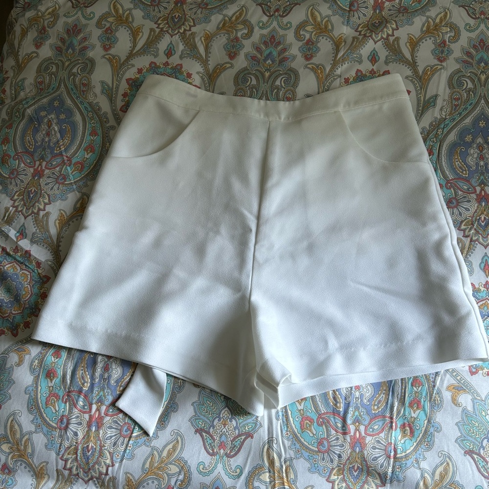 Elegant White Women's Shorts